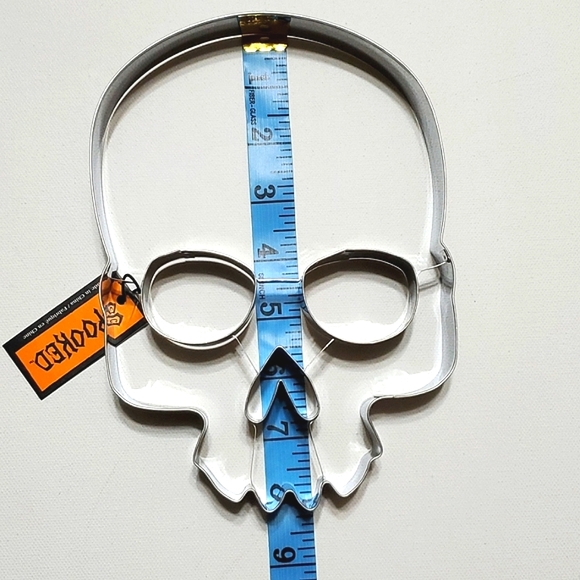 Gaint Skull Cookie Cutter 8' inches - Picture 1 of 14
